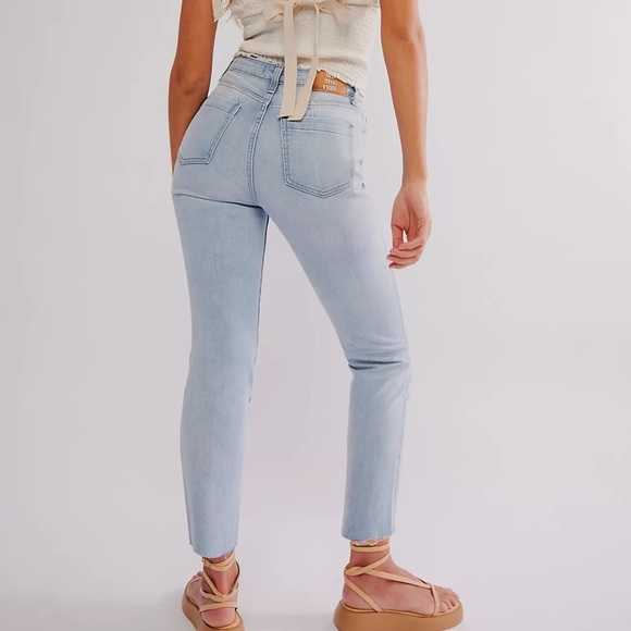 Free People We The Free CRVY High-Rise Vintage Straight Jeans size 35 - Picture 2 of 5